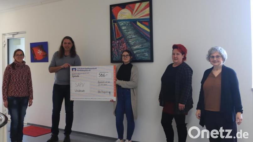 Die Vertreter der spezialisierten ambulanten Palliativversorgung freuen sich über die finanzielle Unterstützung der angehenden Pfleger und Pflegerinnen. Bild: Antonia Pickert/exb