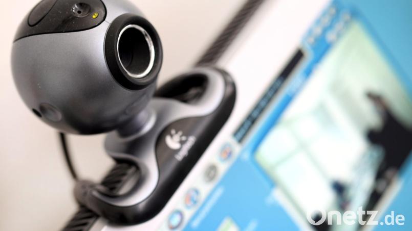 Kreisräte konnten bislang an Ausschuss-Sitzungen auch per Videokonferenz teilnehmen. Genutzt wurde die Regelung nie. Bild: Martin Gerten/dpa