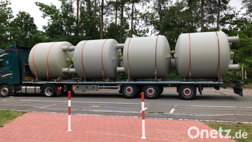 Die Filter des neuen Technikgebäudes sind angekommen. Jeder wiegt stolze 3,5 Tonnen. Bild: sne