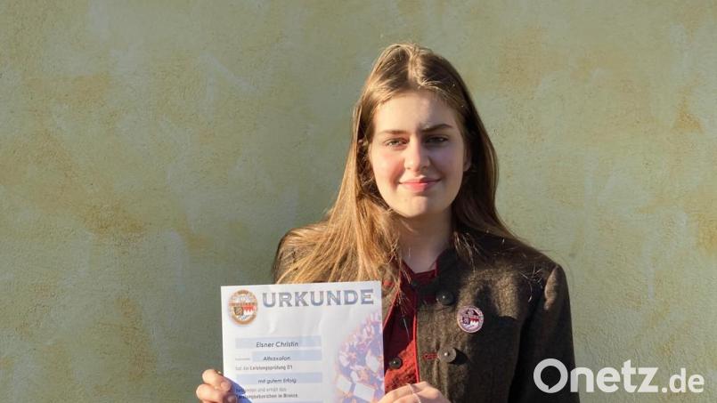 Christin Elsner mit Bronze-Abzeichen. Bild: nia