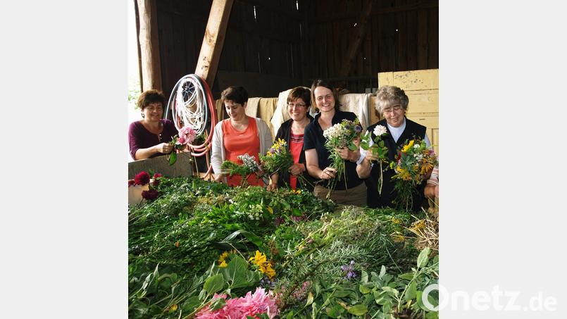 Das Kräuterbüschl-Binden hat beim Frauenbund Speinshart Tradition Bild: do