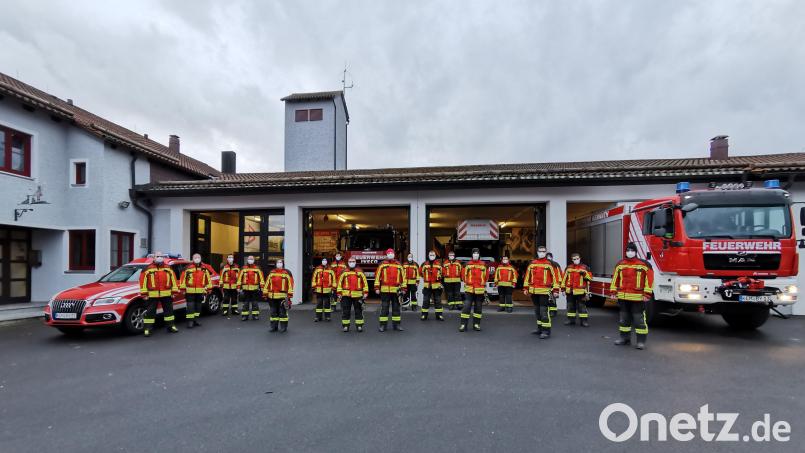 Das Bild zeigt die Wachbesetzung vom Montag. Die Einsatzkräfte sollten schnell eingesetzt werden können, um im Ernstfall ausrücken zu können. Bild: mde