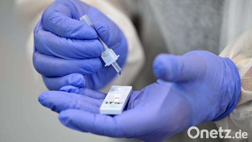 61 Mal ergaben Corona-Tests von Bürgern aus Weiden und dem Landkreis Neustadt/WN zwischen Dienstag und Mittwoch einen Nachweis auf eine Covid-19-Infektion. Symbolbild: Martin Schutt/dpa
