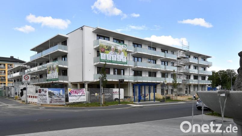 Im Jahr 2020 wurde der Grundstein für das 15 Millionen Euro teure Senioren-Service-Haus gelegt, das dort aus dem Boden wächst, wo einst der Rundbau stand. Bild: Petra Hartl