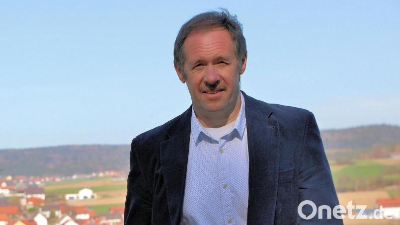Bürgermeister Josef Pretzl skizziert, wie die Gemeinde Gleiritsch aufgestellt ist. Bild: akp