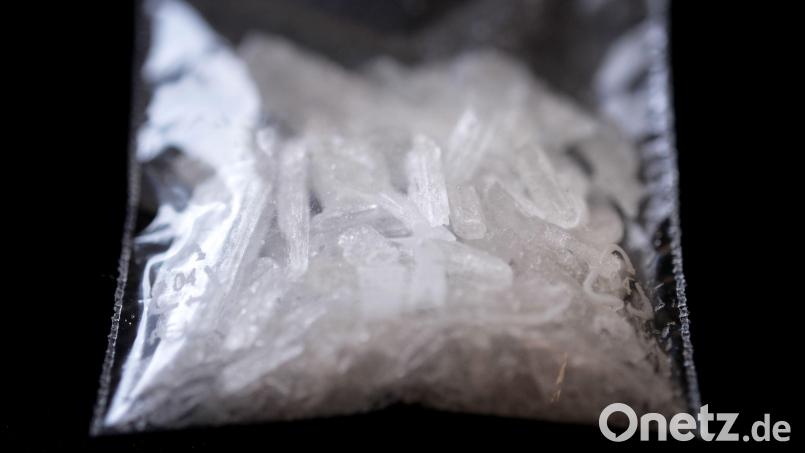 Ein Crystal Meth Fund liegt in einem Zollamt. Symbolbild: David-Wolfgang Ebener/dpa