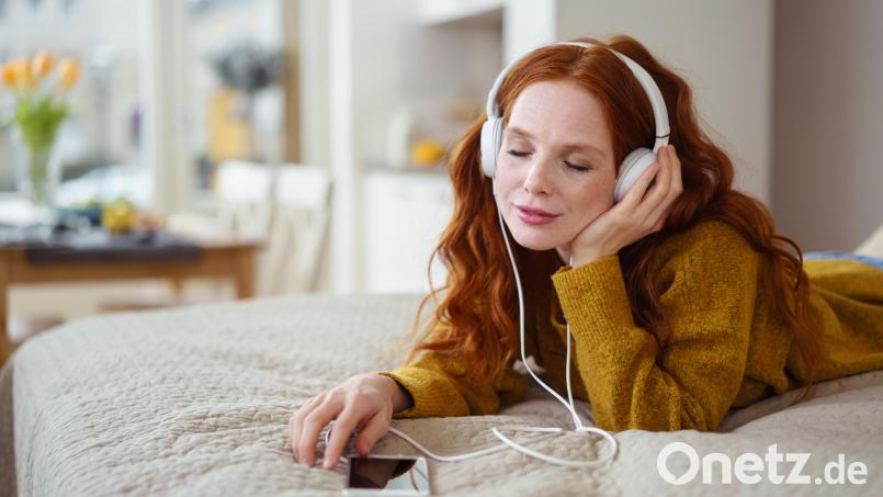 Bestimmte Songs sorgen schnell dafür, dass wir uns glücklicher fühlen. Bild: contrastwerkstatt - stock.adobe.com