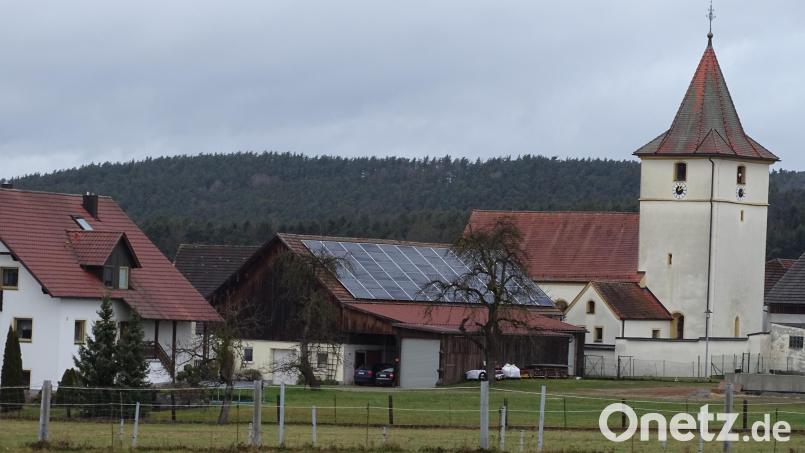 Vor 50 Jahren kam Högling zur Gemeinde Fensterbach. Mittelpunkt des bis zum 1. Januar 1972 selbstständig verwalteten Dorfes ist die der Heiligen Margareta geweihte Kirche, die eine über viele Jahrhunderte währende Geschichte hinter sich hat. Bild: Houschka