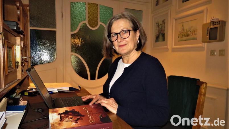 Immer, wenn es ihre Zeit erlaubte, schrieb Irmtraud Schicker an ihrer Geschichte. Gut sechs Jahre sollte es dann dauern, bis die heute 66-jährige Schriftstellerin nun ihren 600-seitigen Fantasy-Roman öffentlich vorstellen kann. Bild: ubb
