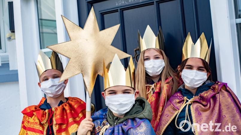 Als Caspar, Melchior und Balthasar und mit einem Sternträger ziehen Kinder von Haus zu Haus um den Segen zu bringen. Symbolbild: Martin Steffen