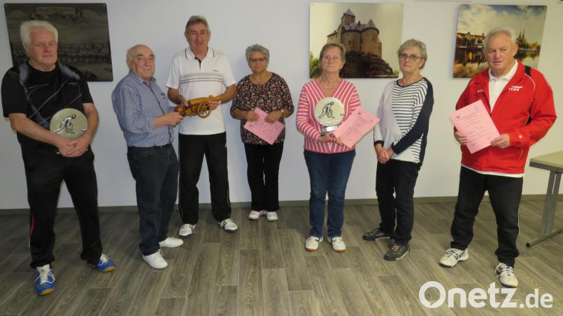 Die erfolgreichsten Kegler der Rhea-Vital-Sportgruppe (von links): Johann Schwarz, Huberte Winter, Richard Herzog, Annemarie Pöhlmann, Elfriede Sollacher, Annemarie Kreuzer und Georg Gössl. Bild: adj