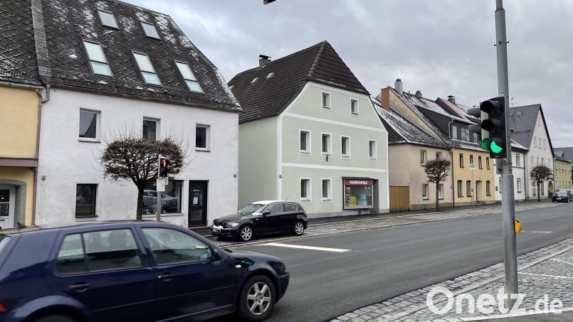 Dank der weißen Markierungen ist die Ampel wieder in Betrieb. Bild: Bäumler/fph