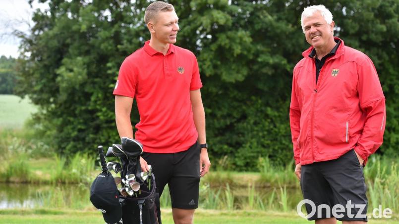 Golf-Bundestrainer Ulrich Eckhardt (rechts) und im Gespräch mit Matthias Schmid, das vielleicht größte deutsche Golf-Talent. Bild: A. Schwarzmeier