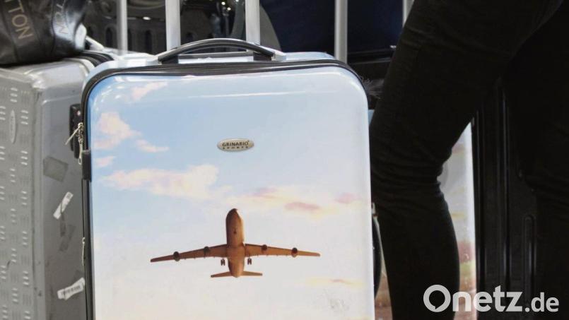 Aktuell gilt für alle Reisende ab sechs Jahren, die aus einem Hochrisikogebiet zurückkehren: Ein Impf-, Genesenen- oder Testnachweise muss der Airline vor der Reise zur Überprüfung vorgelegt werden. Symbolbild:  Frank Rumpenhorst/dpa