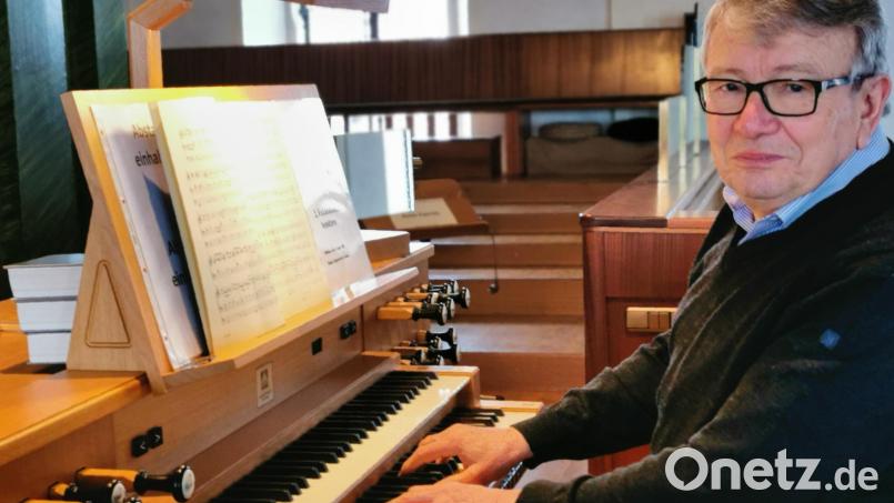 Hubert Reimer ist nicht nur Vorsitzender des Fördervereins für Kirchenmusik in Schönsee, er spielt auch die Orgel, leitet den Kirchenchor und ist als Kantor tätig. Bild: Portner