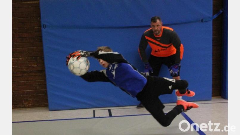 Torwarttrainier Huberth Rosner schaute beim Trainingscamp ganz genau hin. Bild: kro