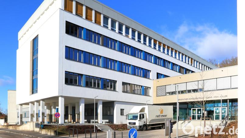 Der Landkreis investiert kräftig ins berufliche Schulzentrum Schwandorf - trotz sinkender Schülerzahlen. Bild: Gerhard Götz