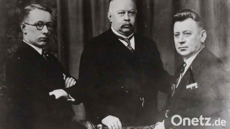 Zacharias Frank (Mitte) hielt schon früh große Stücke auf Alois Mayer (rechts). Links Anton Frank, der ab 1944 als Inhaber firmierte. Bild: Archiv Willi Steger