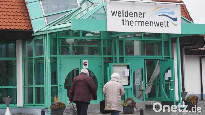 Für den Eintritt in die Weidener Thermenwelt ist seit zwei Wochen ein Online-Ticket nötig. Dessen Bezahlung sorgt bei einer regelmäßigen Besuchering für Unmut. Bild: Gabi Schönberger