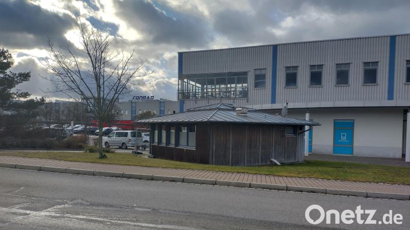 Eine Bürger-Teststation hat auf dem Gelände der Conrad Filiale in Wernberg-Köblitz an der Klaus-Conrad-Straße eröffnet. Bild: Conrad Electronic/exb
