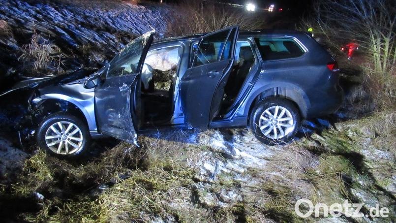 Die Fahrerin dieses Volkswagens übersah beim Einbiegen an einer Kreuzung bei Püchersreuth einen vorfahrtsberechtigten Audi. Bild: PI NEW/exb