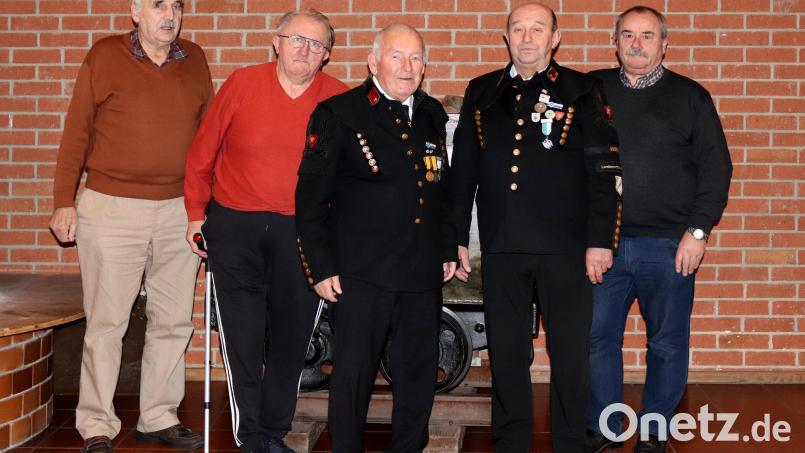 Der Vorstand der Amberger Bergknappen mit Beisitzer Bruno Wehner, Schriftführer Richard Haller, Stellvertretendem Vorsitzenden Hans Schöner, Vorsitzendem Alfons Bauer und Kassier Günter Matuschek (von links). Bild: ads