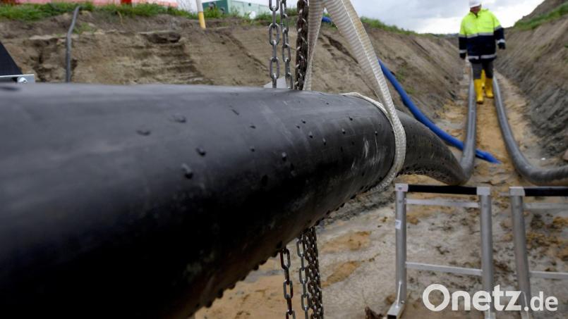 Noch ist es im Landkreis Neustadt nicht soweit. Das Bild zeigt Arbeiten an der Stromtrasse Nord-Link bei Büsum. Bild: Carsten Rehder/dpa
