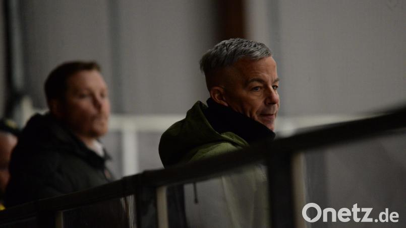 ERSC-Coach Dirk Salinger (rechts) und seine Mannschaft müssen die Ergebnisse der PCR-Tests abwarten. Archivbild: Andreas Brückmann
