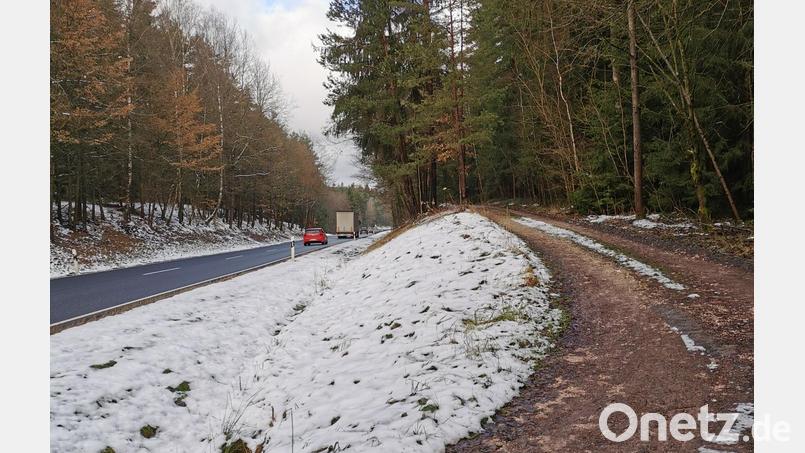 Der letzte Kilometer Radweg als Verbindung zwischen Weiden und Amberg wird bei Kohlberg in Angriff genommen. Bild: Gerhard List/exb