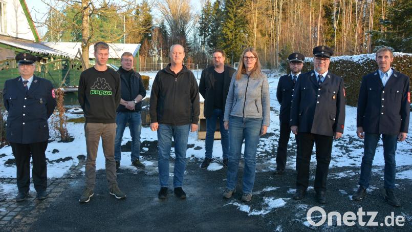 Neuwahlen gab es bei der Feuerwehr Pechbrunn. Im Bild (von links) Aktivensprecher Lorenz Jungnickl, Sebastian Protschky, Wolfgang Mösinger, Vorsitzender Thomas Döhler, Bürgermeister Stephan Schübel, Ute Döhler, Kommandant Mario Schulze, Martin Rögner und Alfred Protschky. Bild: jr