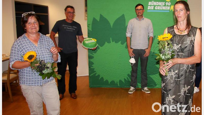 Simone Bloemhof (rechts) wird in der kommenden Stadtratssitzung in Erbendorf ihr Mandat niederlegen. Sie war Nachfolgerin von Berta Wenning. Den Platz von Bloemhof wird voraussichtlich David Runschke (Dritter von links) einnehmen. Das Foto wurde nach der Gründungsversammlung des Grünen-Ortsverbandes „Steinwald“ im August 2020 aufgenommen. Archivbild: wro