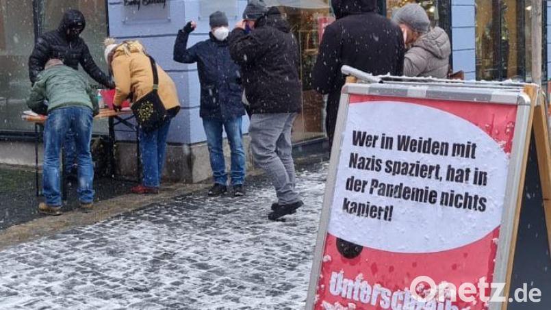 Der &quot;Zusammenschluss von Menschen/Bürgern&quot; lädt am Samstag, 15. Januar, zur Unterschrift und zu einer Kundgebung ein. Bild: Nina Krehl/exb