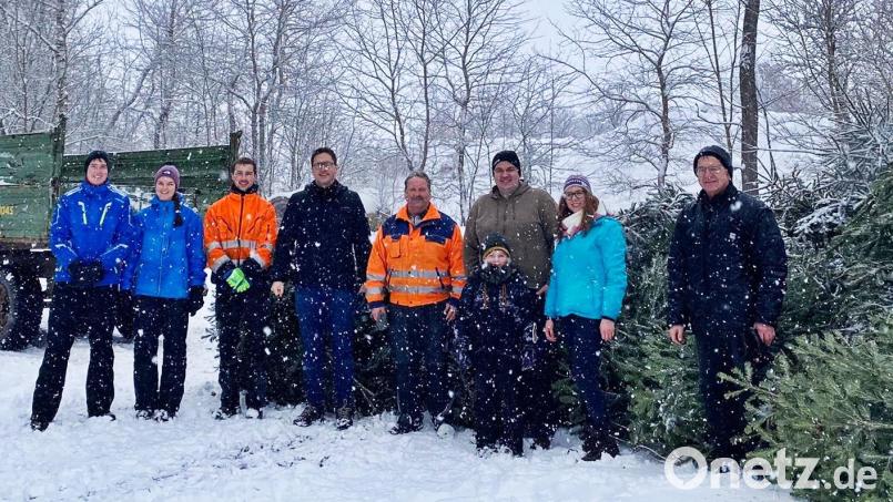 Weihnachten ist vorbei. Mitglieder der Jungen Union haben die Christbäume eingesammelt. Demnächst werden die Bäume verbrannt. Bild: ld