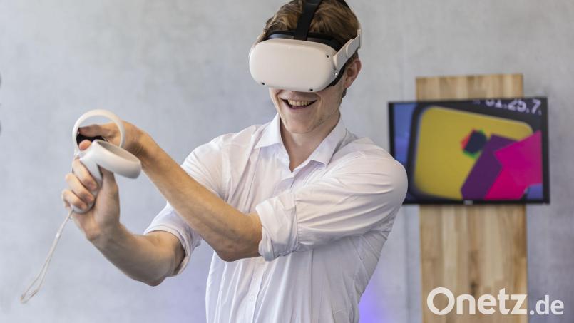 Per Virtual-Reality-Brille können Menschen ihre kognitive Leistung trainieren. Bild: Florian Hammerich/exb