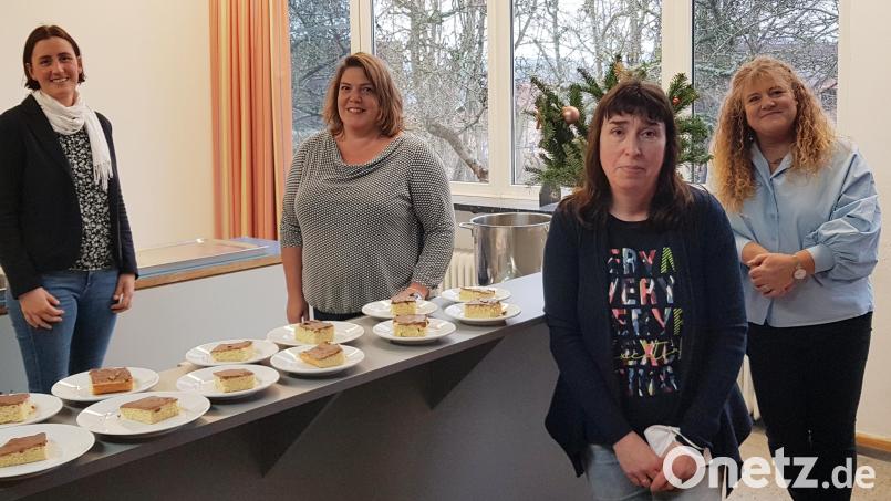 Johanna Reger (links) wünschte dem neuen Küchen-Team mit Zdenka Prunhuber, Claudia Hippeli und Bianca Binder viel Kreativität und Spaß beim Kochen für die Kids. Bild: fpoz