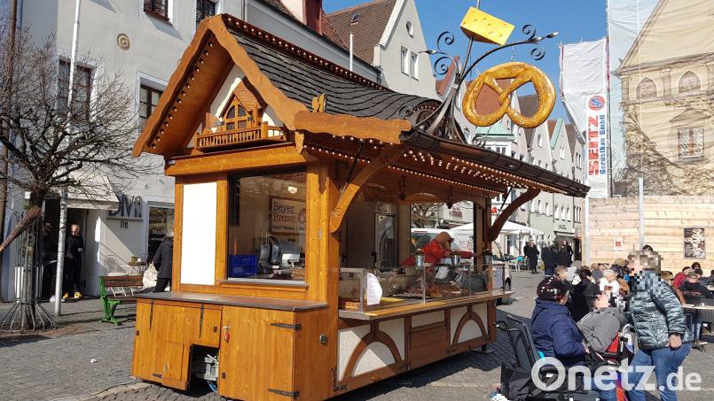 Fast 2 Meter Höhe misst die Eisenkonstruktion auf dem Dach des Festwagens der Bäckerei Beyer. Jetzt montierten Diebe das Gestell samt Breze ab. Bild: Philipp Beyer