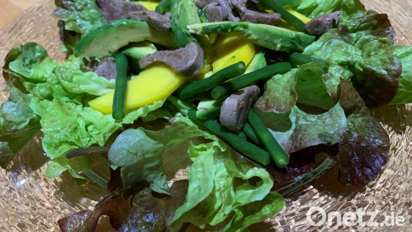 Harmonieren perfekt im Salat: Rehfilet, Mango, Avocado und grüne Bohnen. Bild:  Michael Schiffer