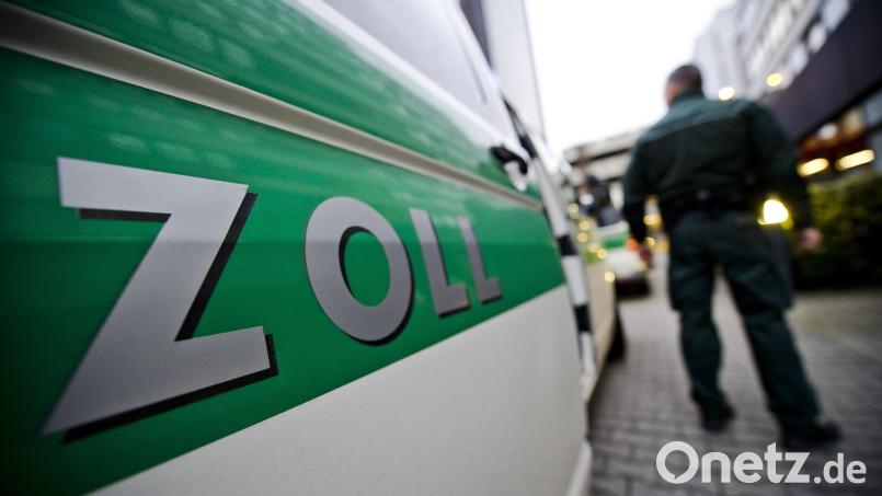 Der Zoll Regensburg stoppt Einfuhr von 1,4 Millionen OP-Masken (Symbolbild) Symbolbild: Nicolas Armer/dpa