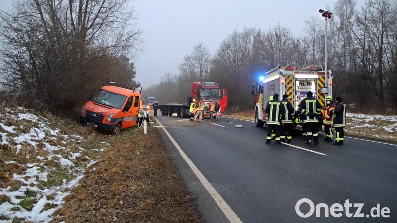Die Bundesstraße 299 war nach einem Wildunfall eineinhalb Stunden komplett gesperrt. Bild: jma