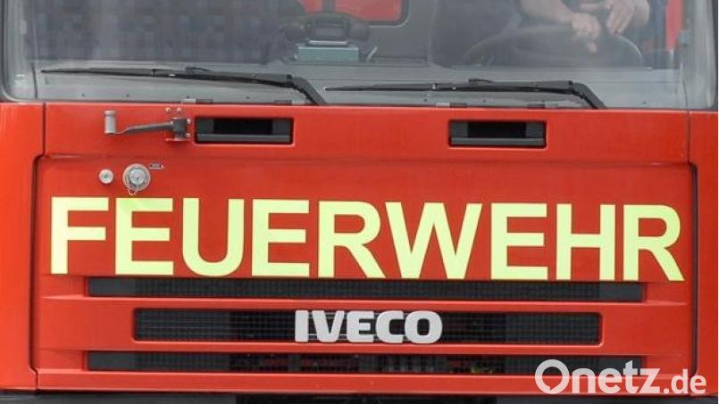 Die Feuerwehr musste zu einem Fahrzeugbrand ausrücken. Symbolbild: Petra Hartl