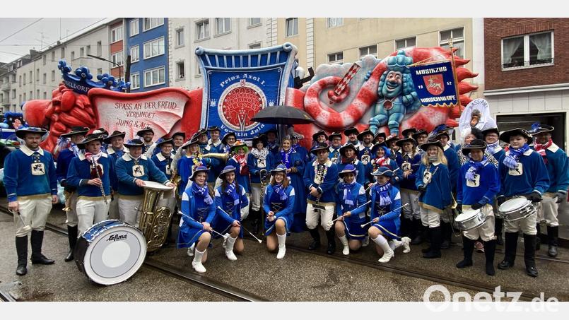 Da der Düsseldorfer Rosenmontagszug auf den 29. Mai verschoben wurde, bleiben die Musiker aus Hirschau dieses Jahr daheim Man hofft, dass es im kommenden Jahr wieder ein solches Foto gibt. Bild: u