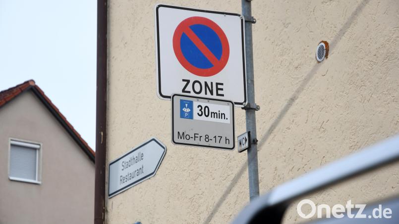 Parken ist in Neustadt ein Dauerthema. Für eine Lösung sind alle Verkehrsteilnehmer gefragt, das Auto nicht für jeden Weg zu nutzen. Bild: Gabi Schönberger