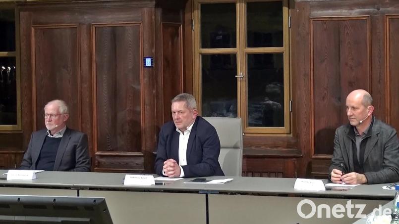 Über die Bewerbung Auerbachs um eine Landesgartenschau informieren in der Online-Bürgerversammlung (von links) Professor Gerd Aufmkolk, Bürgermeister Joachim Neuß und Michael Voit. Bild: jma