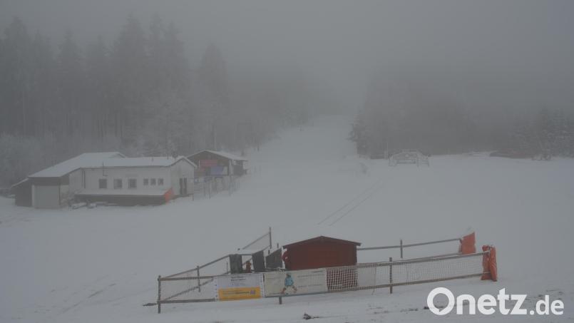 Das Ski- und Snowboardzentrum ist für den Betrieb bereit. An diesem Wochenende laufen die ersten Liftstunden dieses Jahres. Bild: dob