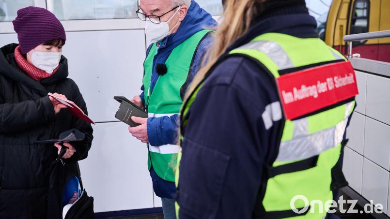 Seit vielen Wochen kontrollieren die Polizeibeamten im Landkreis Tirschenreuth die Einhaltung der Coronaregeln. Beanstandungen gab es kaum. Symbolbild: Annette Riedl/dpa