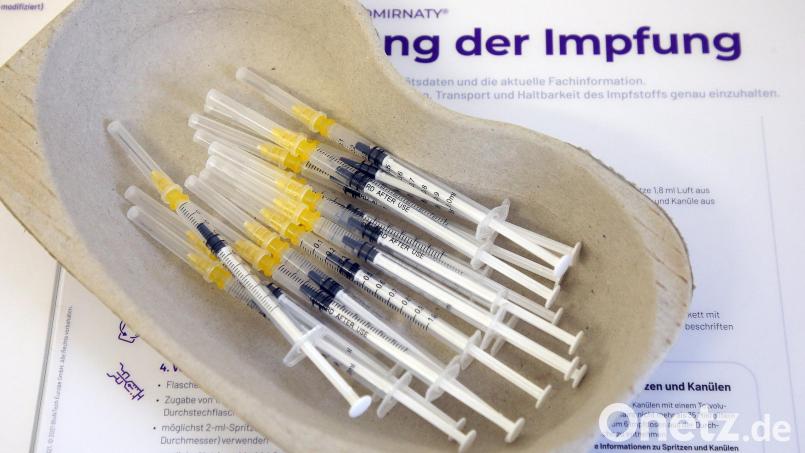 Eine Auffrischungsimpfung (Booster) befreit bei 2Gplus meist von der Testpflicht. Bild: Wolfgang Kumm/dpa