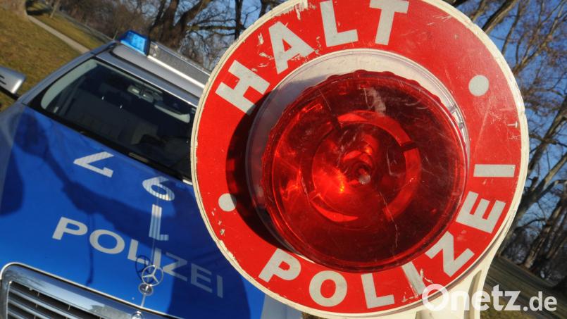 Der Weidener Polizei gingen am Samstagabend zwei betrunkene Autofahrer ins Netz. Symbolbild: Franziska Kraufmann/dpa