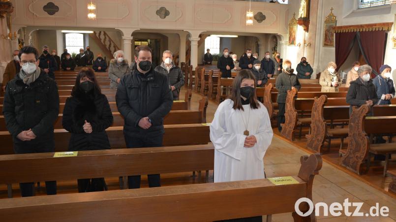 Blick in die coronabedingt nur gering besetzte Konnersreuther Pfarrkirche beim Requiem für den verstorbenen früheren Ortspfarrer BGR Anton Vogl. Bild: jr