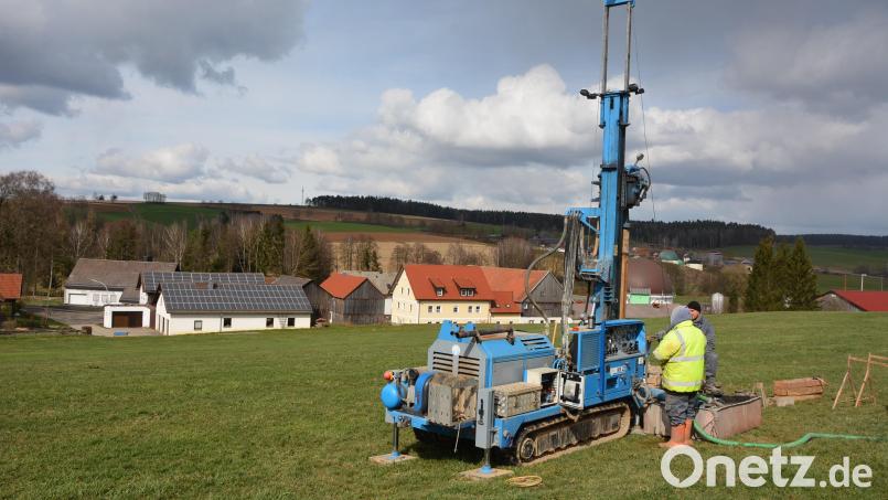 2021 fanden auch im Landkreis Tirschenreuth Probebohrungen für den Bau der Gleichstromtrasse statt. Hier erkundeten Mitarbeiter im Auftrag von Tennet die Bodenbeschaffenheit bei Themenreuth. Archivbild: jr