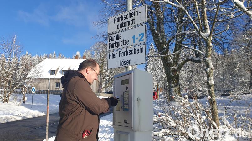 Die Stadt Bärnau wird auch die aktuellen Einnahmen aus den Parkautomaten auf der Silberhütte an den Förderverein Skilanglaufzentrum überweisen. Bild: ws